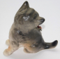 Preview: Porzellanfigur Katze sitzend grau-beige mit Marienkäfer Goebel 5cm #b (N)