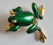 Dekorative Brosche Pin Frosch goldfarben Email grün bewegliche Beine 4x3cm