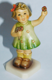 Hummelfigur Herzlich Willkommen Forever Yours Hummel Goebel Nr. 793 10cm I. Wahl (N)