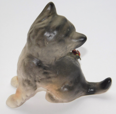 Porzellanfigur Katze sitzend grau-beige mit Marienkäfer Goebel 5cm #b (N)