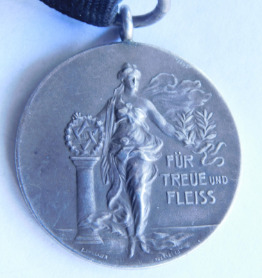 Jugendstil Medaille Für Treue und Fleiss Gastwirts-Verband Silber Chatelaine