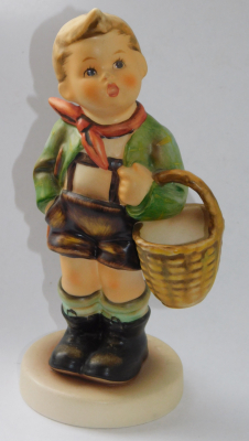 Hummelfigur Dorfbub Village Boy Hummel Goebel Nr. 51 2/0 13cm (N)