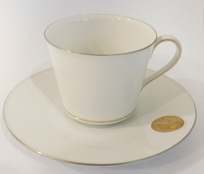 Tasse +UT KPM Berlin Urania Arkadia Medaillon Hero Petri Schütz gold platin 1996