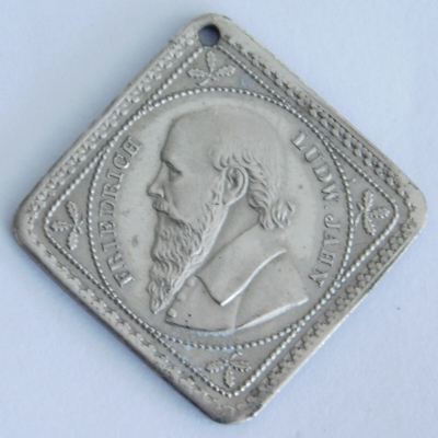 Alte Medaille Anhänger Friedrich Ludwig Jahn Erinnerung Turnfest 2,7x2,7cm