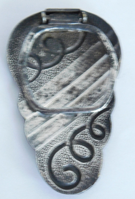 Art Deco / Jugendstil Tuchclip versilbert Streifen Kringel