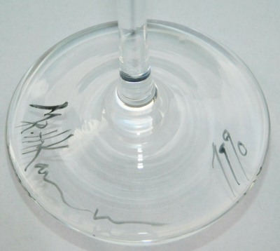 Kunstglas signiert M. H. Kammann 1990 Zitat Gandhi Frieden satiniert Likörglas (N)