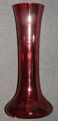 Große rote Glasvase um 1900 mit schönem Schliff 32,5cm (N)