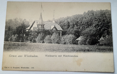 Alte PK AK Gruss aus Wiesbaden Waldpartie mit Waldhäuschen - nicht gelaufen