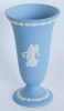 Kleine Vase Wedgwood blau hellblau seltene Form 10cm